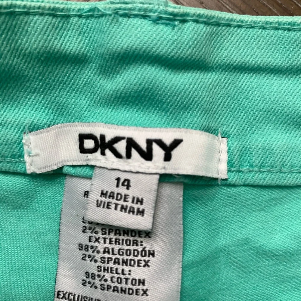DKNY mint green denim 5 pocket shorts  size 14